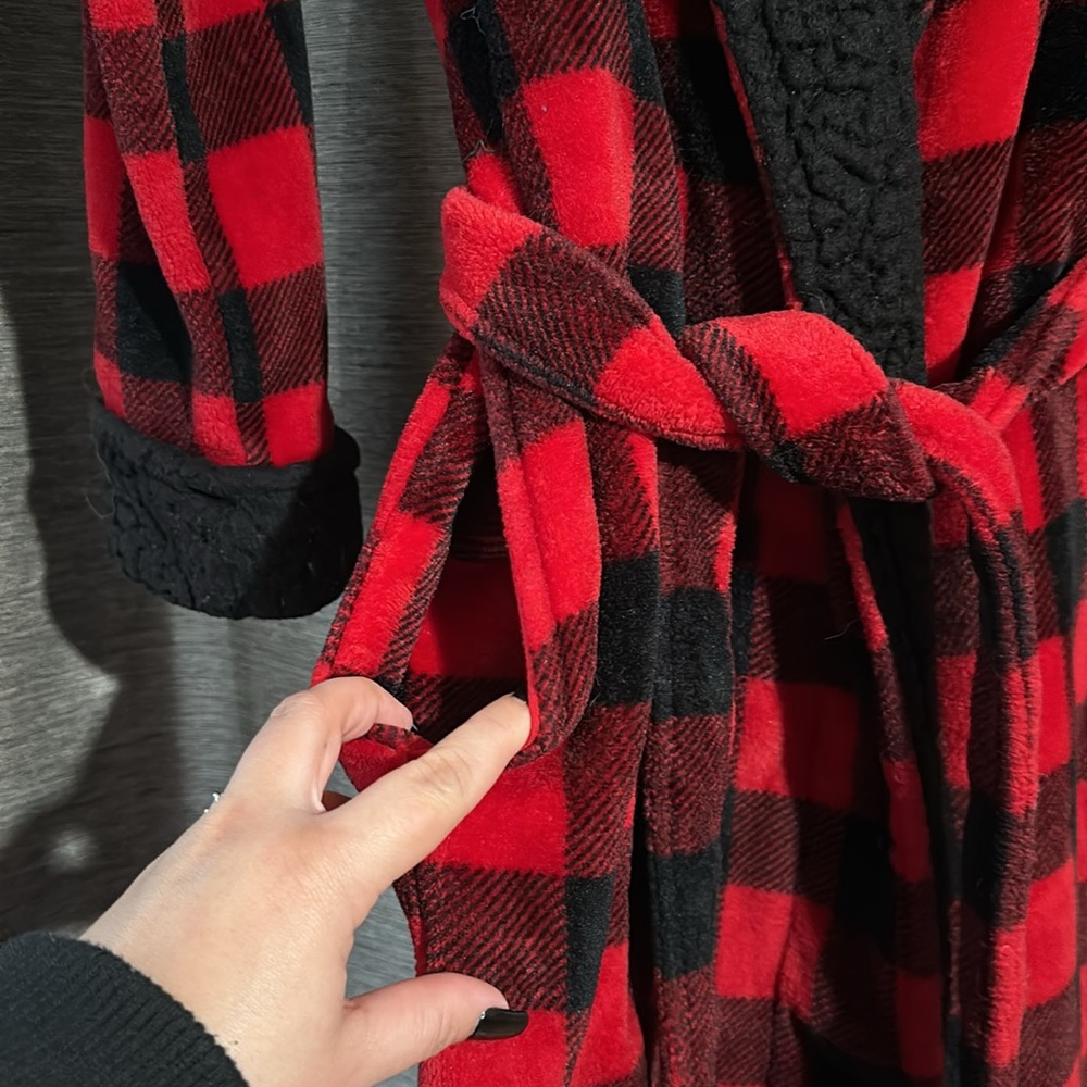 Buffalo Checkered Long Fuzzy Robe - Picture 4 of 8